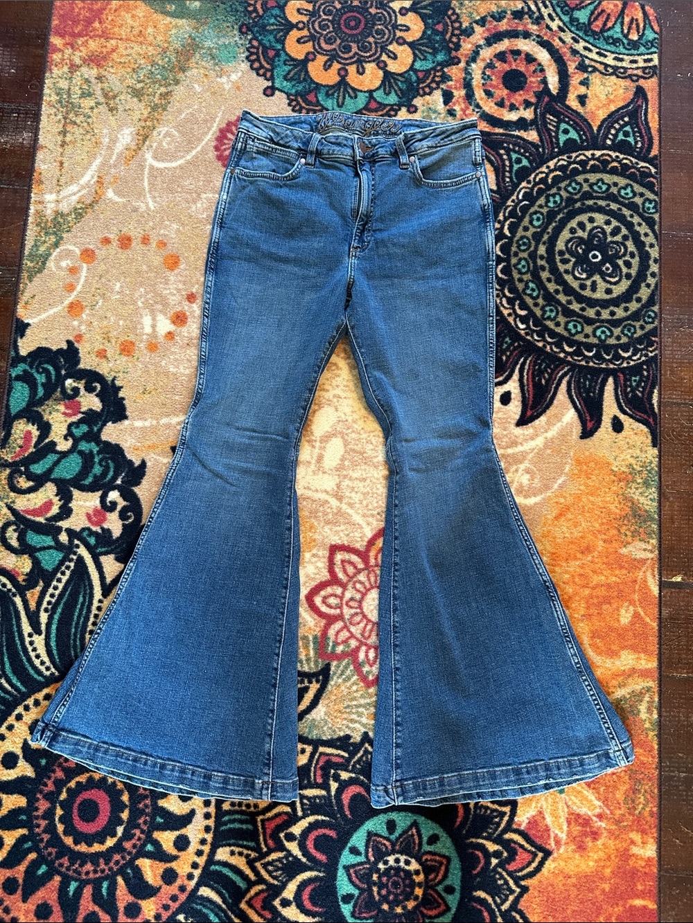Woman’s Wrangler Jeans Rodeo Flare 31x32